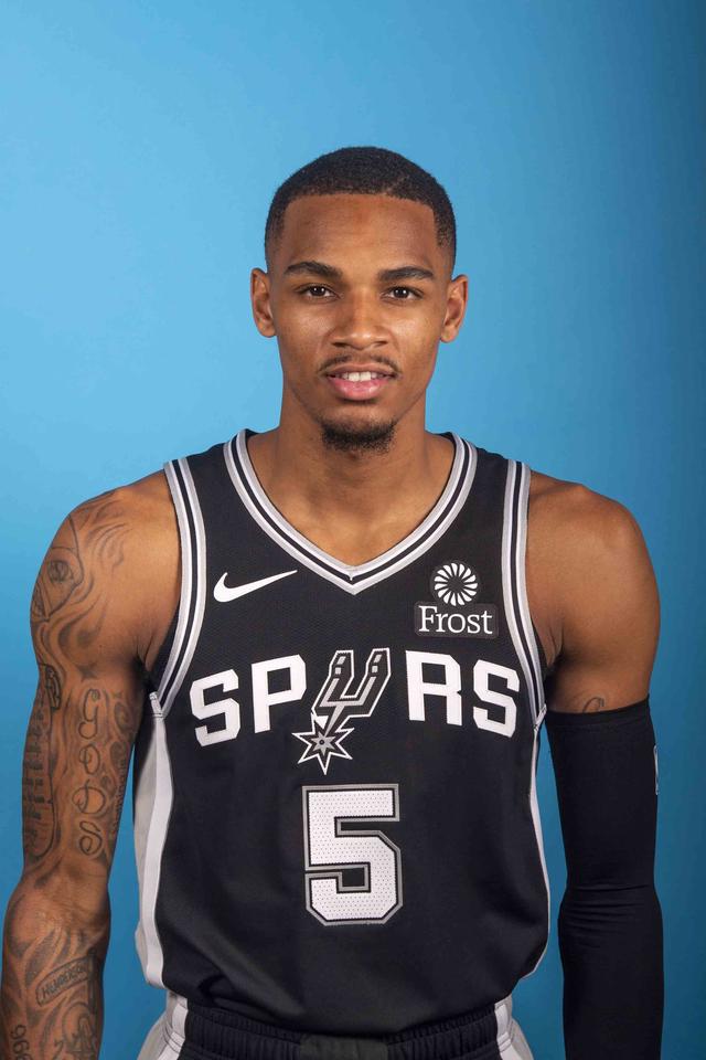 土耳其媒体：特拉布宗体育已向米兰提交了一份报价，租借+选择买断，承担本纳赛尔全部薪水。球员本人愿意转会