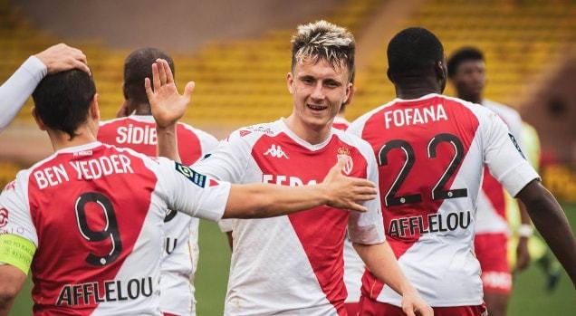 球队始终保 球队始终保