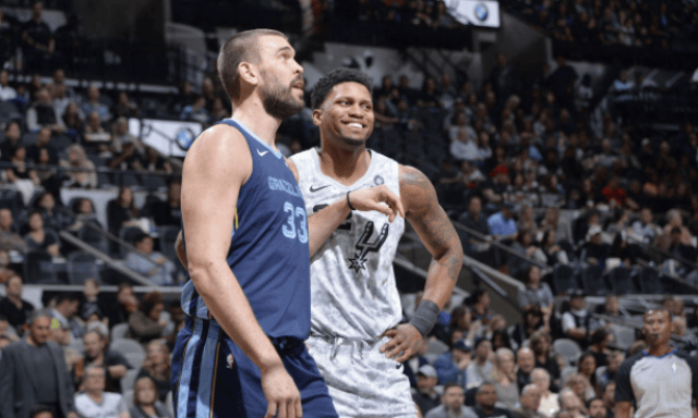 因为我们坚 因为我们坚