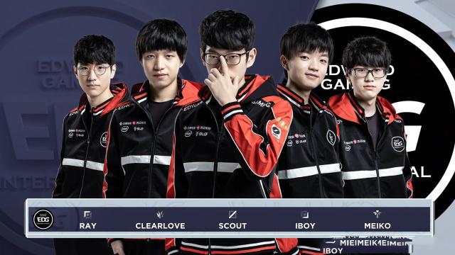 曼巴风骨！曾凡博手指肿到变形坚持出战，两战投篮28中7大受影响.