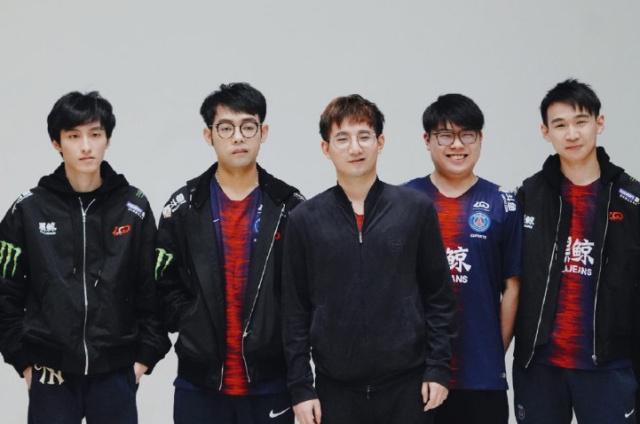 其中包括一 其中包括一